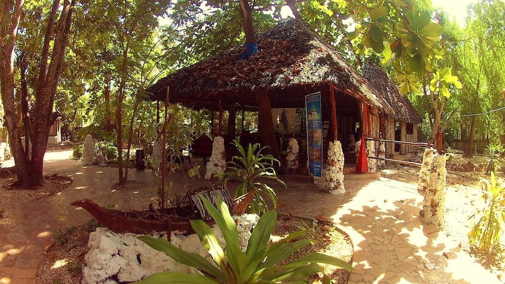 Waikiki Resort Пвани Мчангани Екстериор снимка