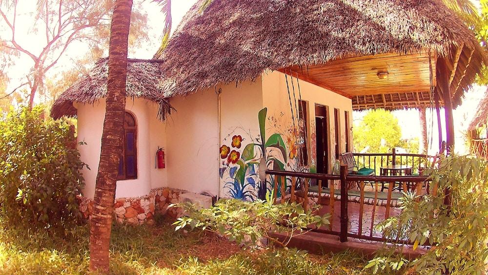 Waikiki Resort Пвани Мчангани Екстериор снимка